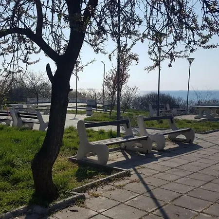 Emona Μπουργκάς